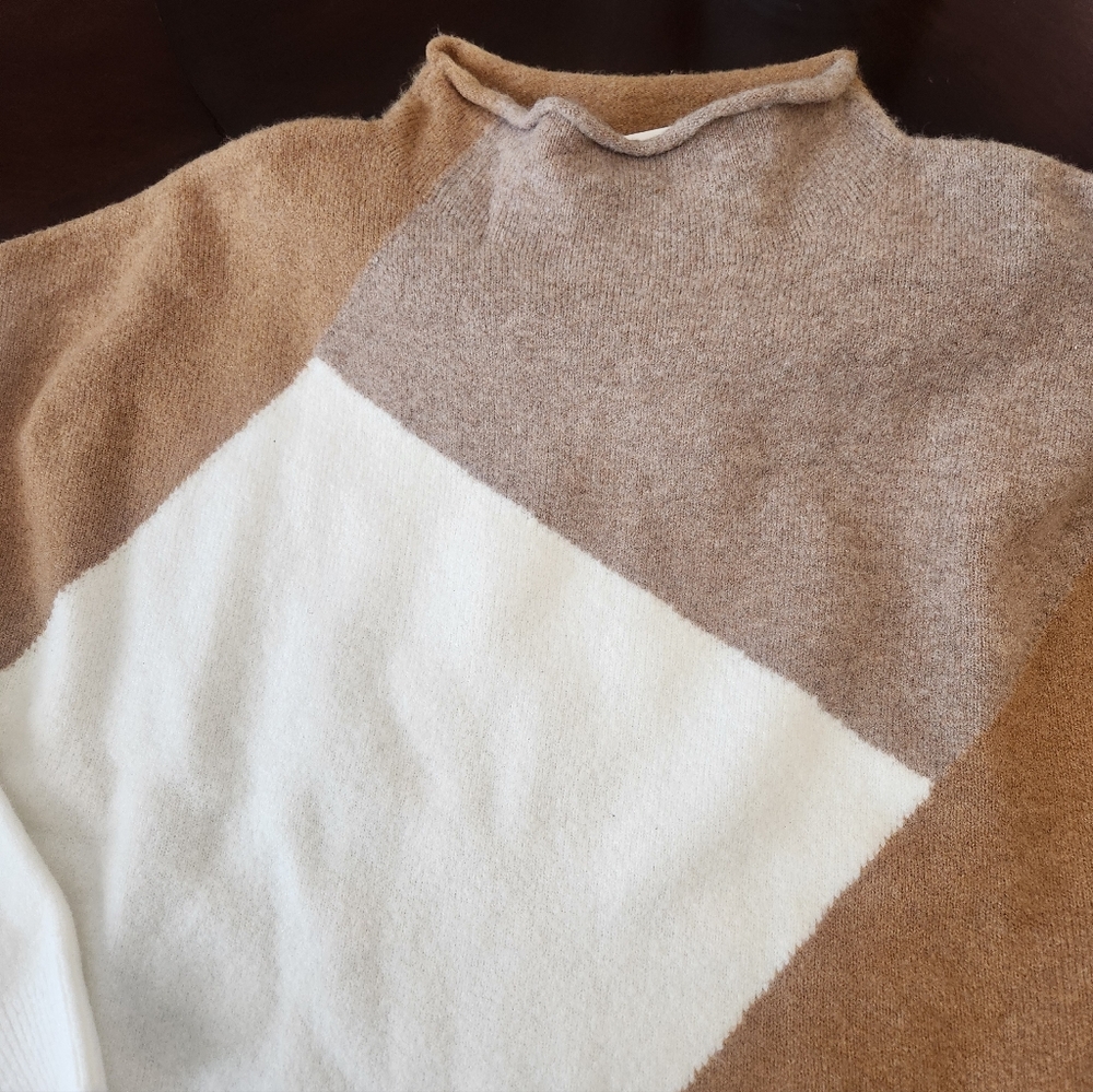 JCrew Sweater. Medium. Beige Color Block - Picture 3 of 7